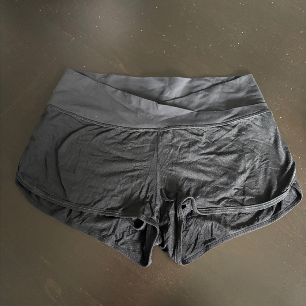 Lululemon lined mesh crossover hot yoga shorts